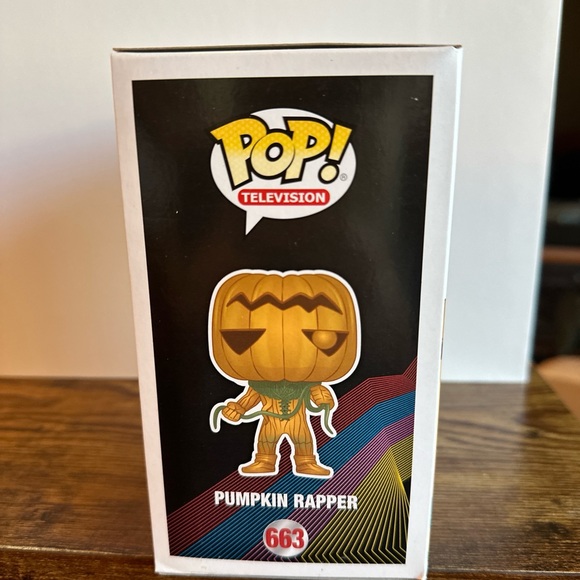 Pumpkin Rapper Vinyl Figure - Picture 5 of 7